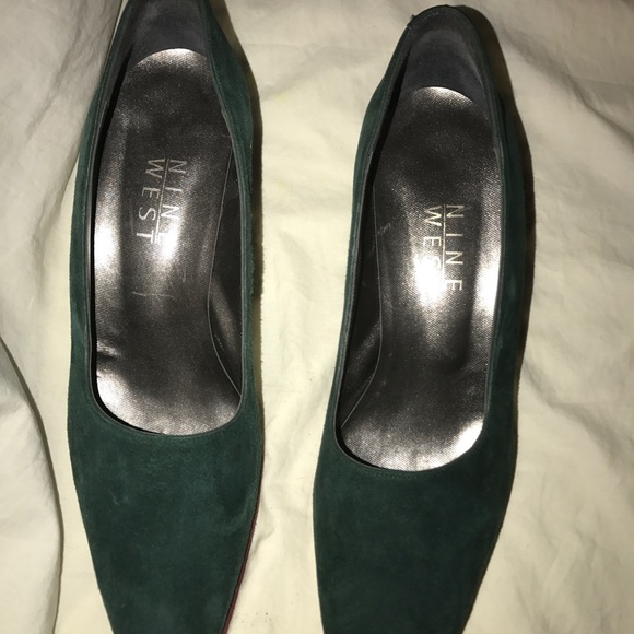 COPY - Nine West - 9M - Suede Hunter Green shoes - Picture 2 of 4